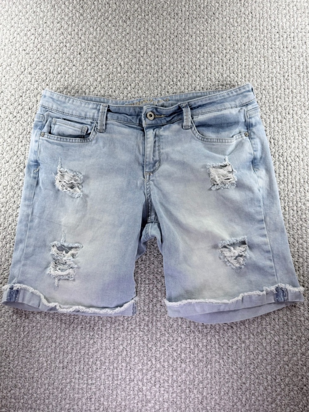 Arizona Jean Company Light Blue Distressed Denim Shorts-Y2K-coastal-women size13